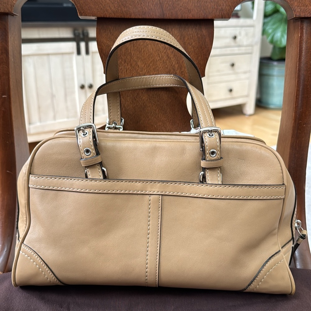 Coach Hamptons beige all leather satchel w/silver tone hardware 2008 - Picture 3 of 13